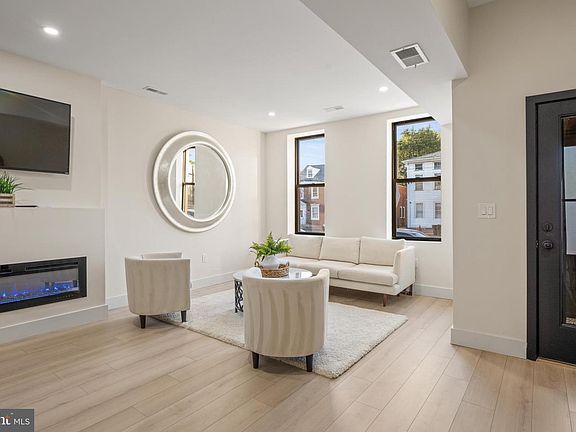4th image of 122 E Broad St