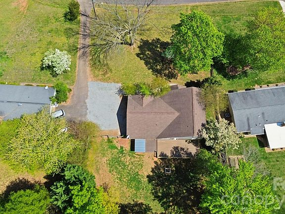 3rd image of 2036 Hickory Hills Dr