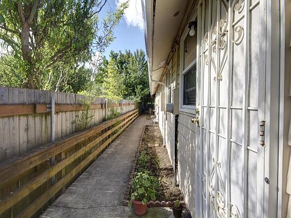 4th image of 6901-6923 NE Prescott St #6921