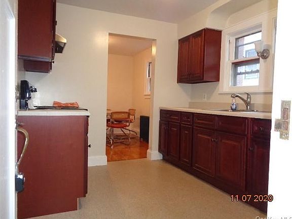 3rd image of 12 Washington St