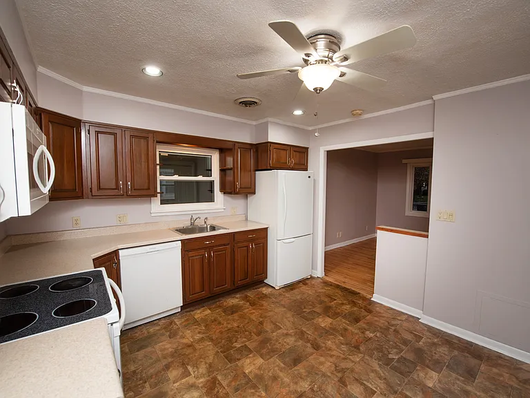 2505 Edgelea Dr — Photo 4