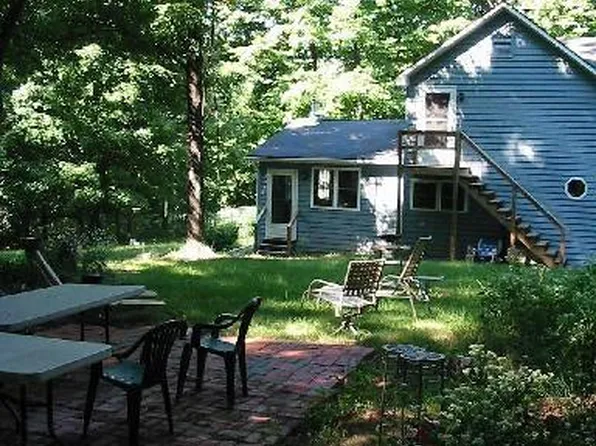 1132 Shanghai Rd, Berkeley Springs, WV 25411