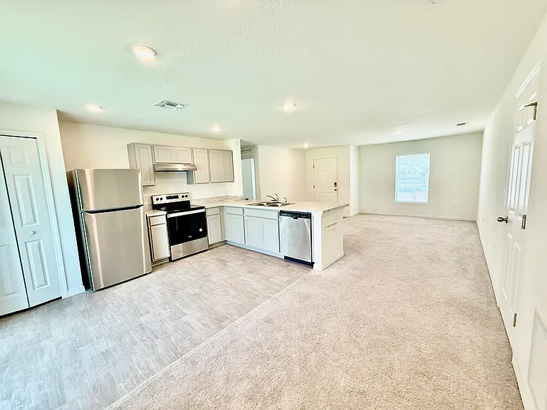 149 SW Becker Rd — Photo 3