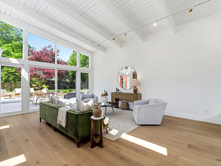 2276 Johnston Rd — Photo 18