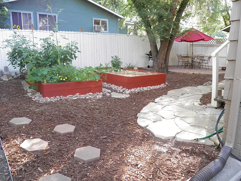 Common Planting, BBQ area