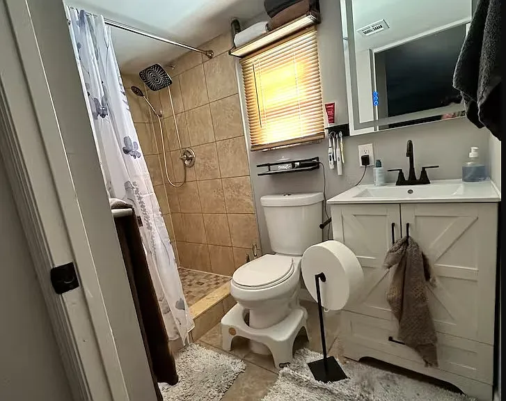 803 E James St #2-1 — Photo 36