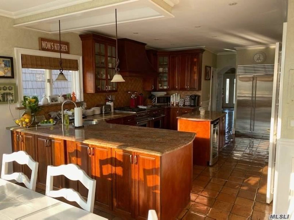 4 Bed 4 Bath Property, New York • 2,550 Sq Ft