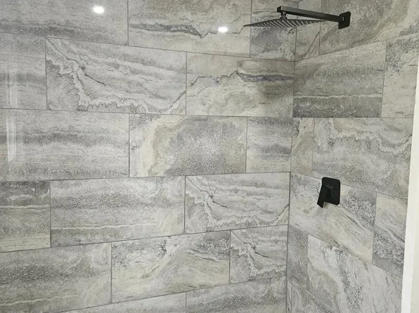 1303 S 12th St, Longview, TX 75602