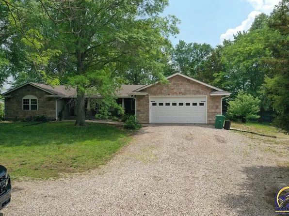 1449 NE 35th St, Topeka, KS 66617
