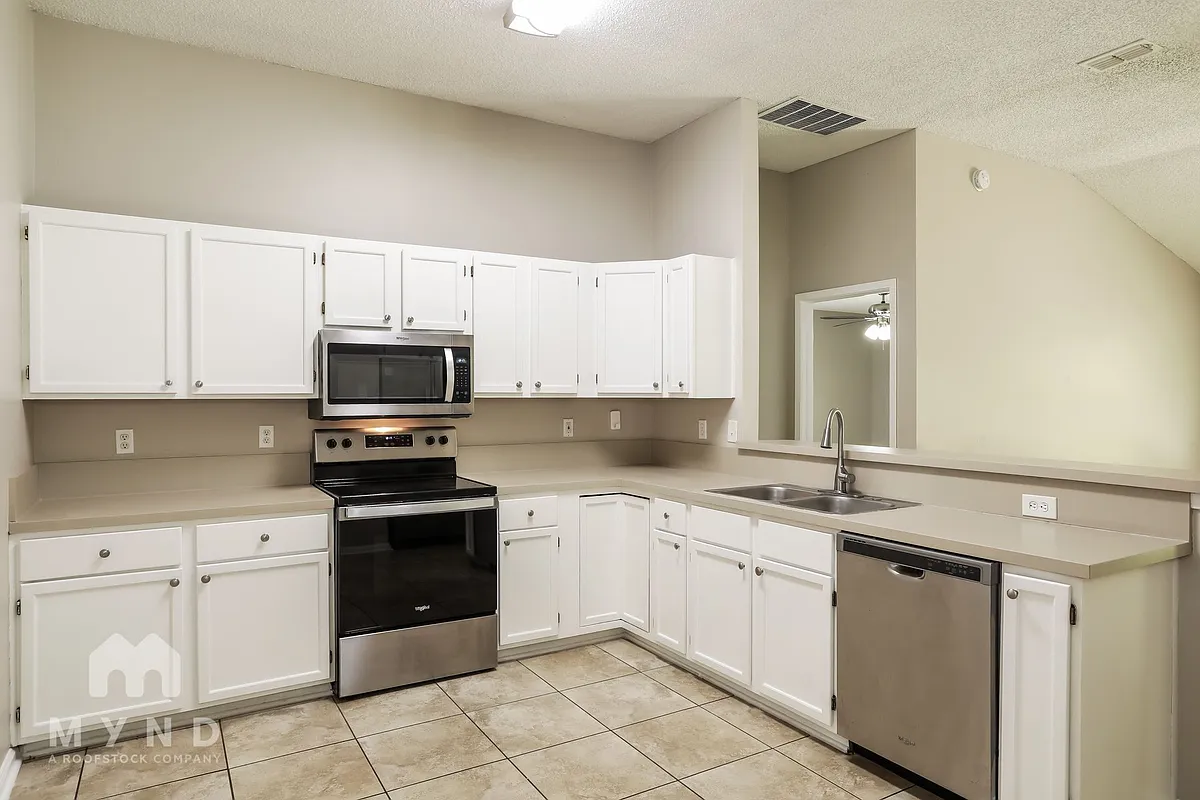 Building Photo - 398 Willow Green Dr