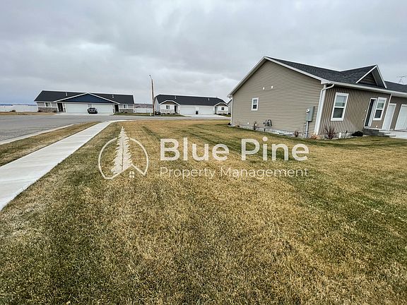 3rd image of 5844 Wildrose Ave