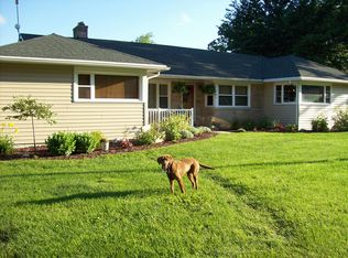 107 E Vernon St, Grandview, IA 52752