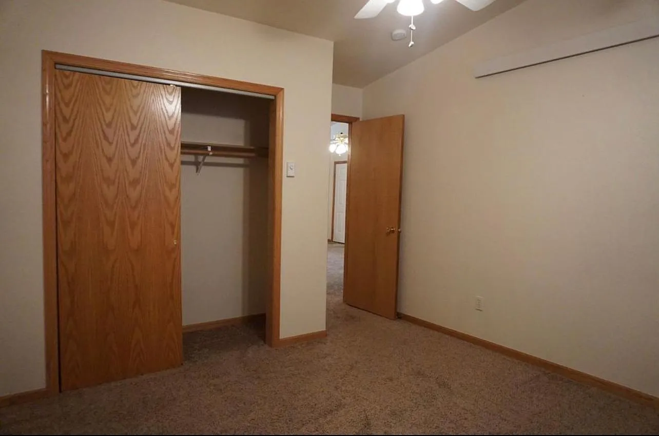 2 bed, 864 sqft, $1,500 — Photo 2