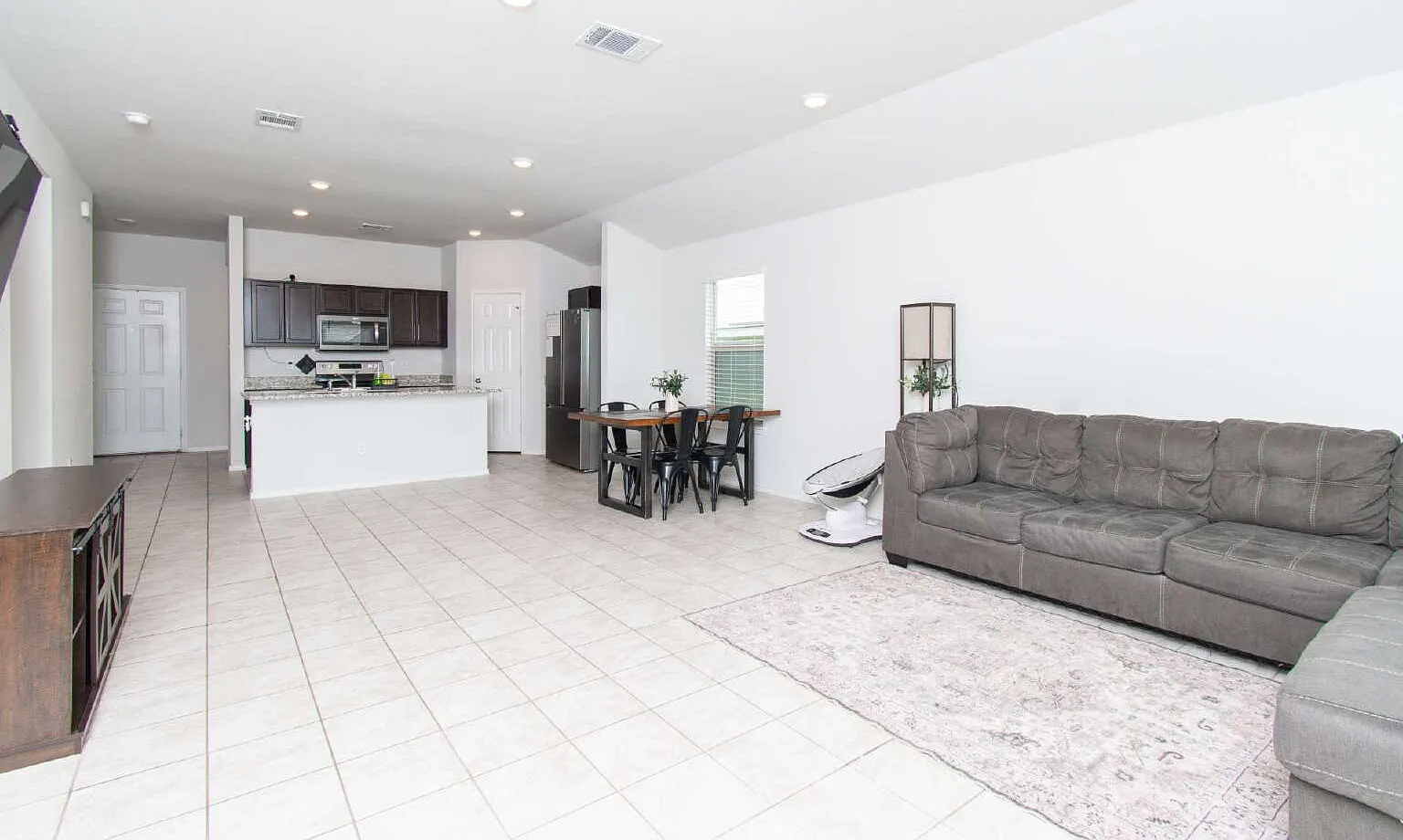 4 bed, 2.0 bath, 1549 sqft, $1,575 — Photo 2