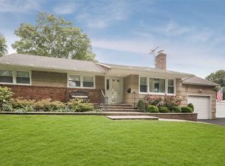 4 Stillman Rd, Glen Cove, NY 11542