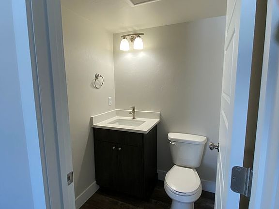 4th image of 889 Iona St