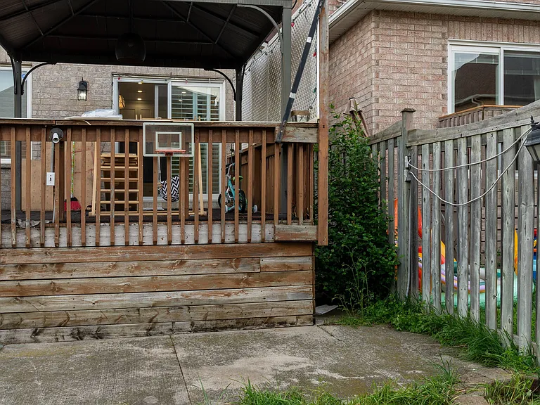620 Madame St — Photo 45