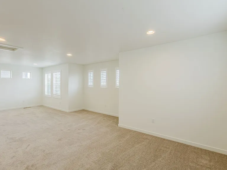 2656 Champagne Ave — Photo 29