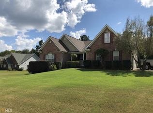 1405 Shiloh Oak Dr, Loganville, GA 30052