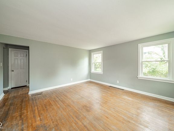 5th image of 4518 W Garver Dr