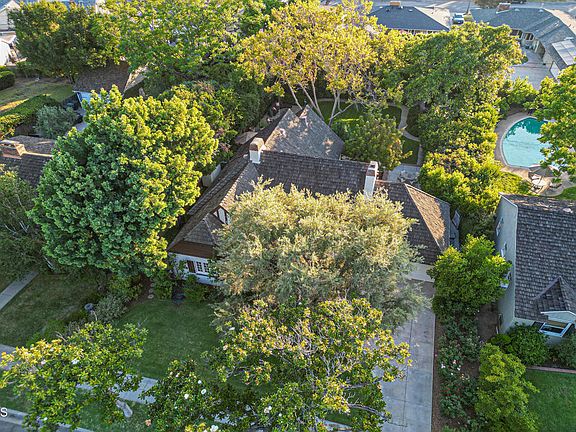 2nd image of 621 Magnolia Dr