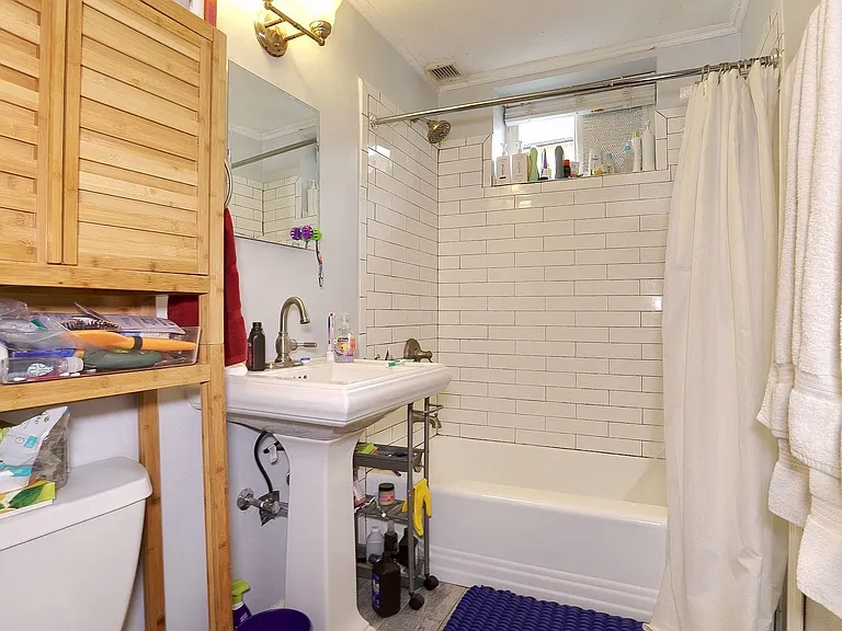 418 Hudson St #1 — Photo 8