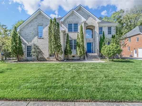 917 Country Club Blvd, Chesapeake, VA 23322