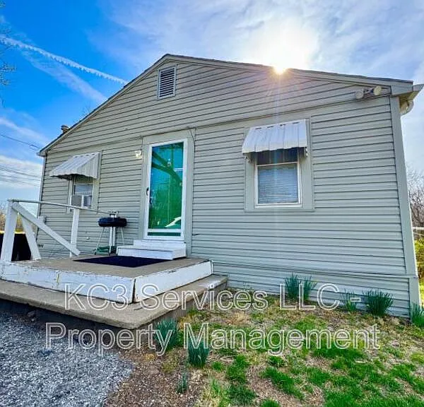 6131 NE Vivion Rd — Photo 1