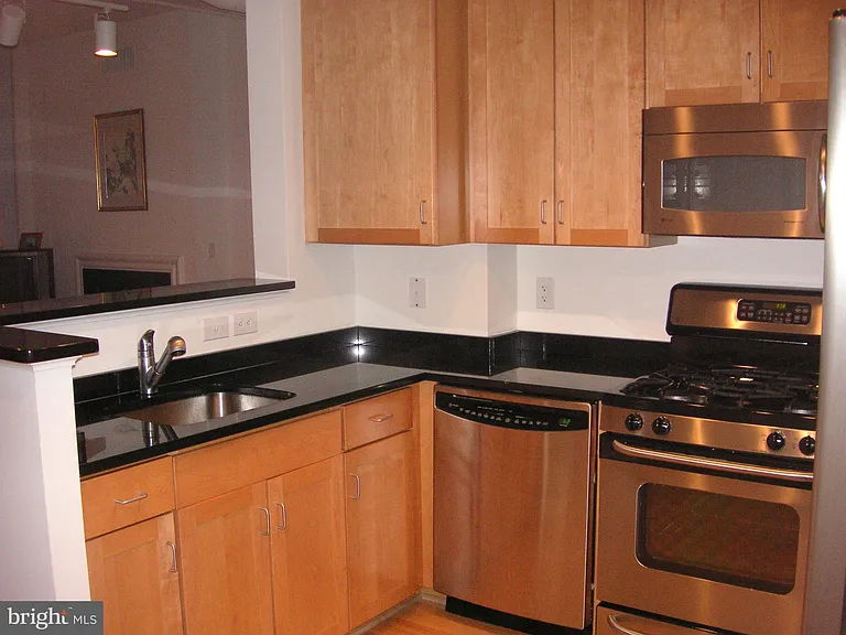 1205 Garfield St #206 — Photo 7