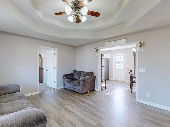 5th image of 104 Michael Ln