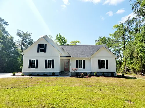 135 Cummins Creek Rd Photo 1
