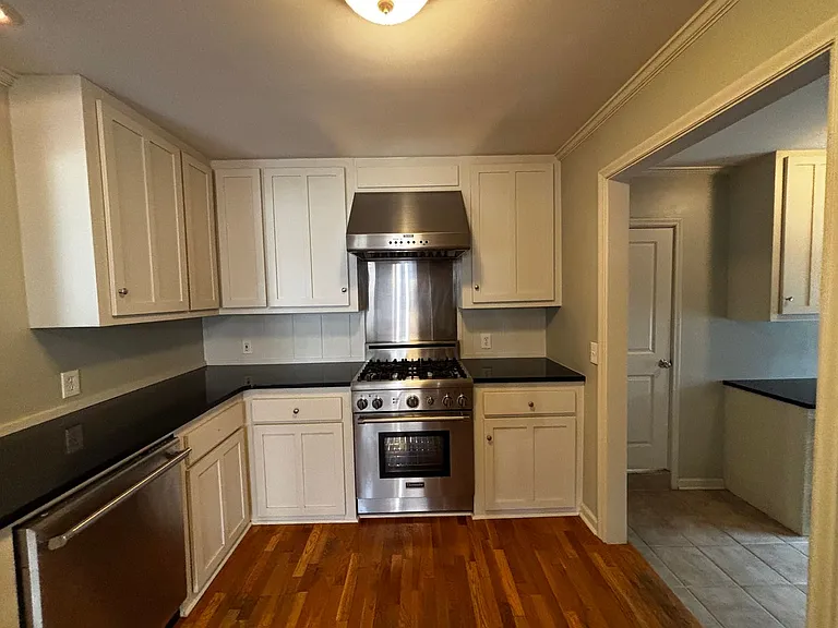 1326 E 32nd Pl — Photo 7