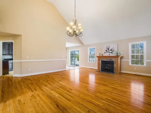 49 Bowmans Run Dr, Stuarts Draft, VA 24477