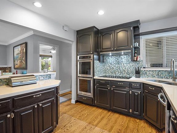 3rd image of 1246 Redcliff Dr