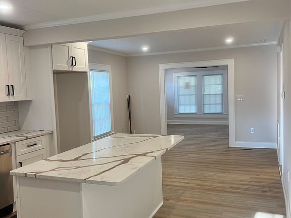 3rd image of 341 Aycock St NE