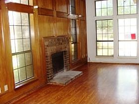 5th image of 819 W Lynn Creek Dr