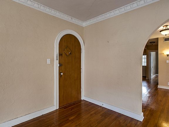 3rd image of 4504 Broadway