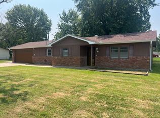 9 S Holiday Ln, Iola, KS 66749
