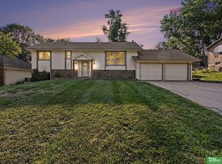 1326 S 166th St, Omaha, NE 68130