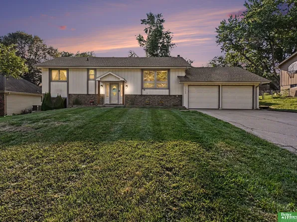 1326 S 166th St, Omaha, NE 68130