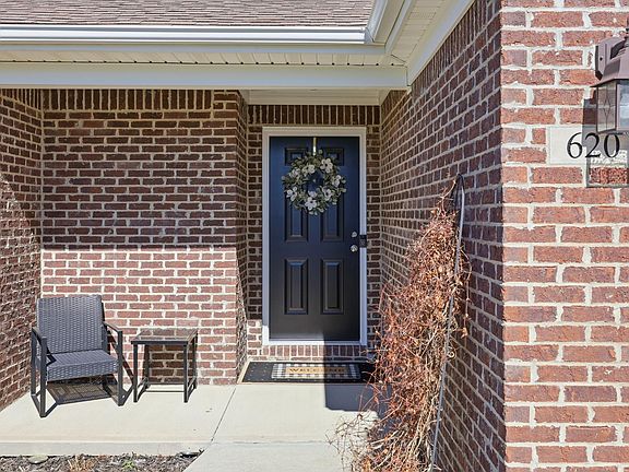5th image of 620 Fairfax Ln