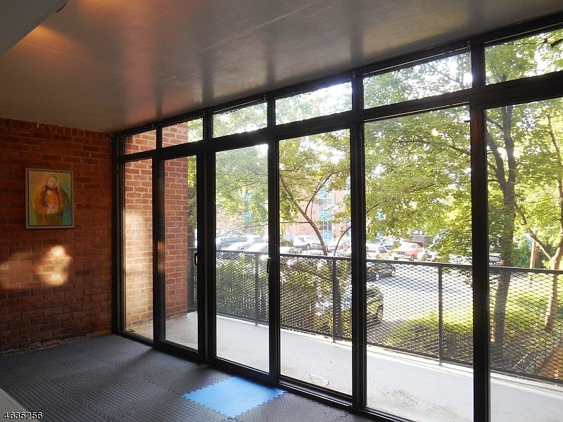 1st image of 5 Roosevelt Pl APT 1J