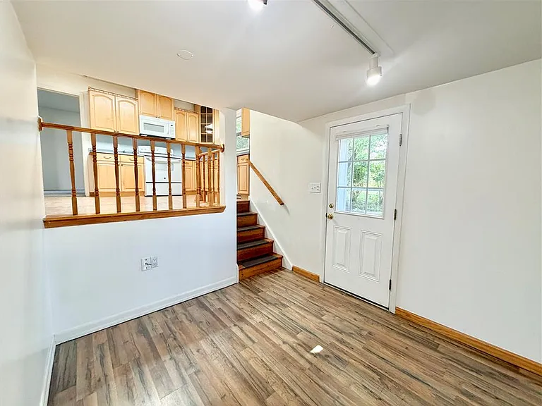 1160 Brentwood Ave — Photo 9
