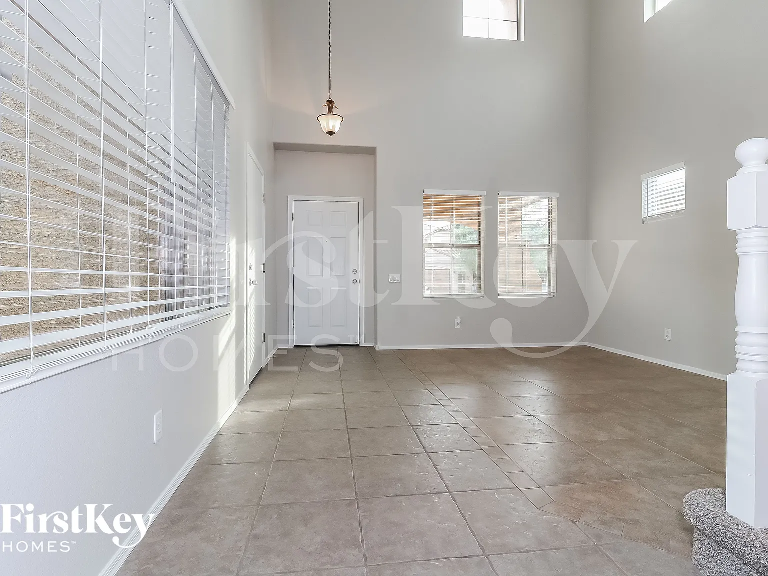 4 bed, 2.5 bath, 2555 sqft, $2,325 — Photo 3