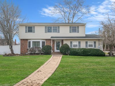 12 Hughes Lane, North Babylon, NY, 11703