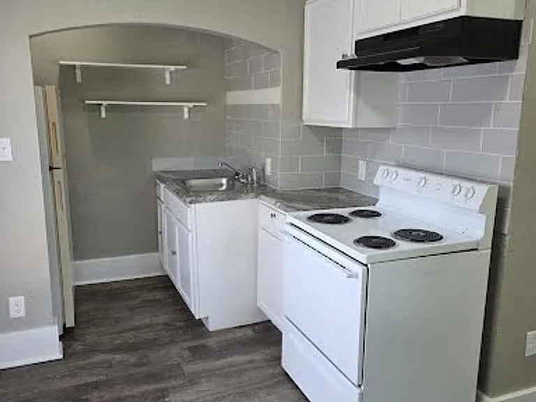 801 S Millwood Ave — Photo 1