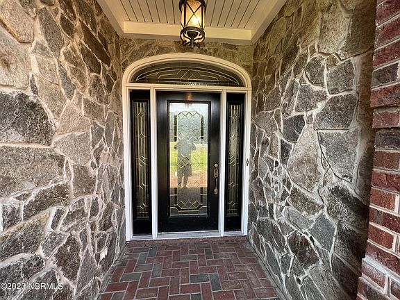 5th image of 606 Foxwood Drive
