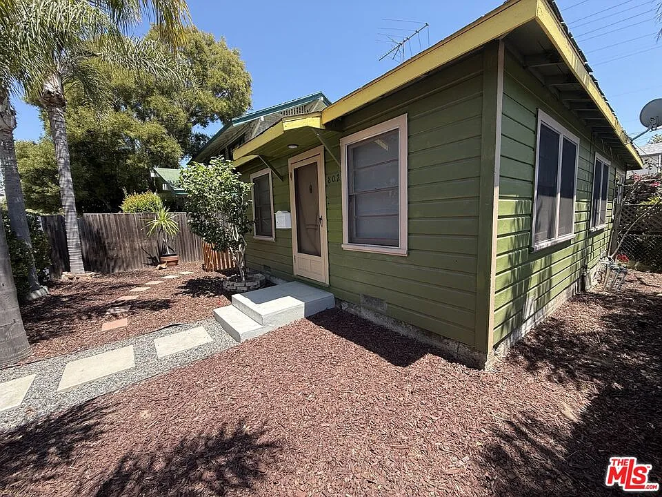 2 bed, 2.0 bath, 700 sqft, $4,900 — Photo 4