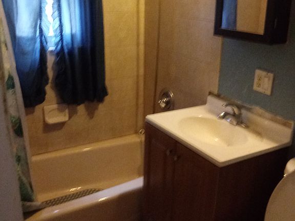 3rd image of 34 Davidson St