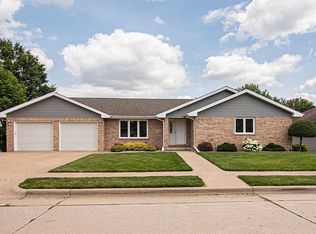 4764 Colonel Dr, Dubuque, IA 52002